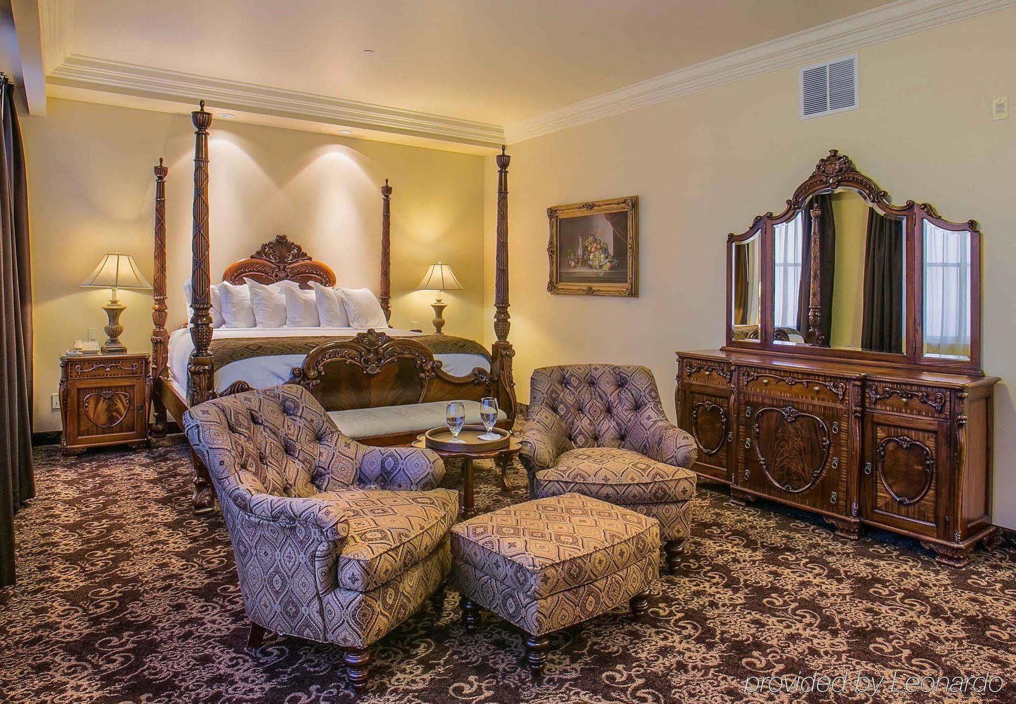 The Davenport Tower, Autograph Collection 4*